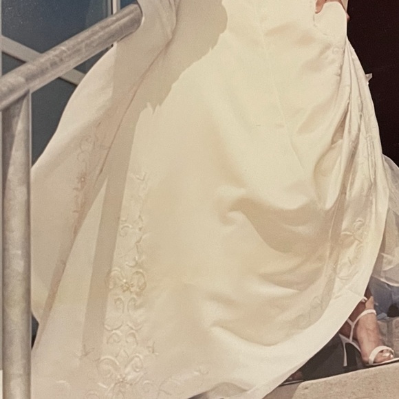 Maggie Sottero Wedding Dress - Picture 5 of 8